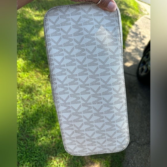 Michael Kors Jet Set Monogram Travel Tote - Picture 7 of 7